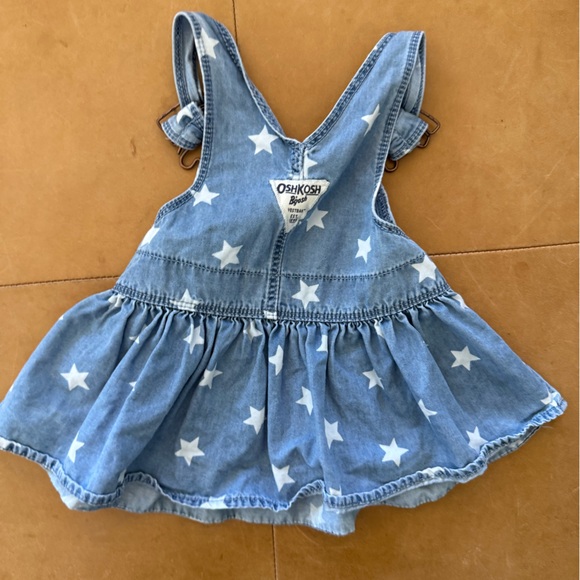 ❤️$10 FLASH SALE❤️ Oshkosh Jumper 6M - Picture 2 of 3